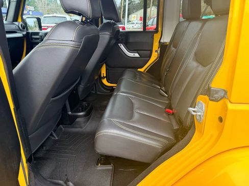 Used 2015 Jeep Wrangler Unlimited Sahara w/ Connectivity Group image 34