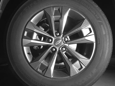 Used 2025 Chevrolet Equinox LT FWD image 12