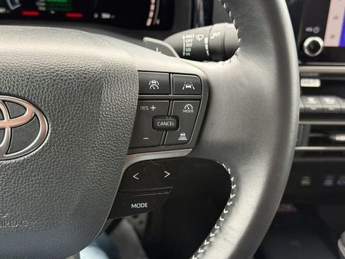 Used 2025 Toyota Camry SE image 18