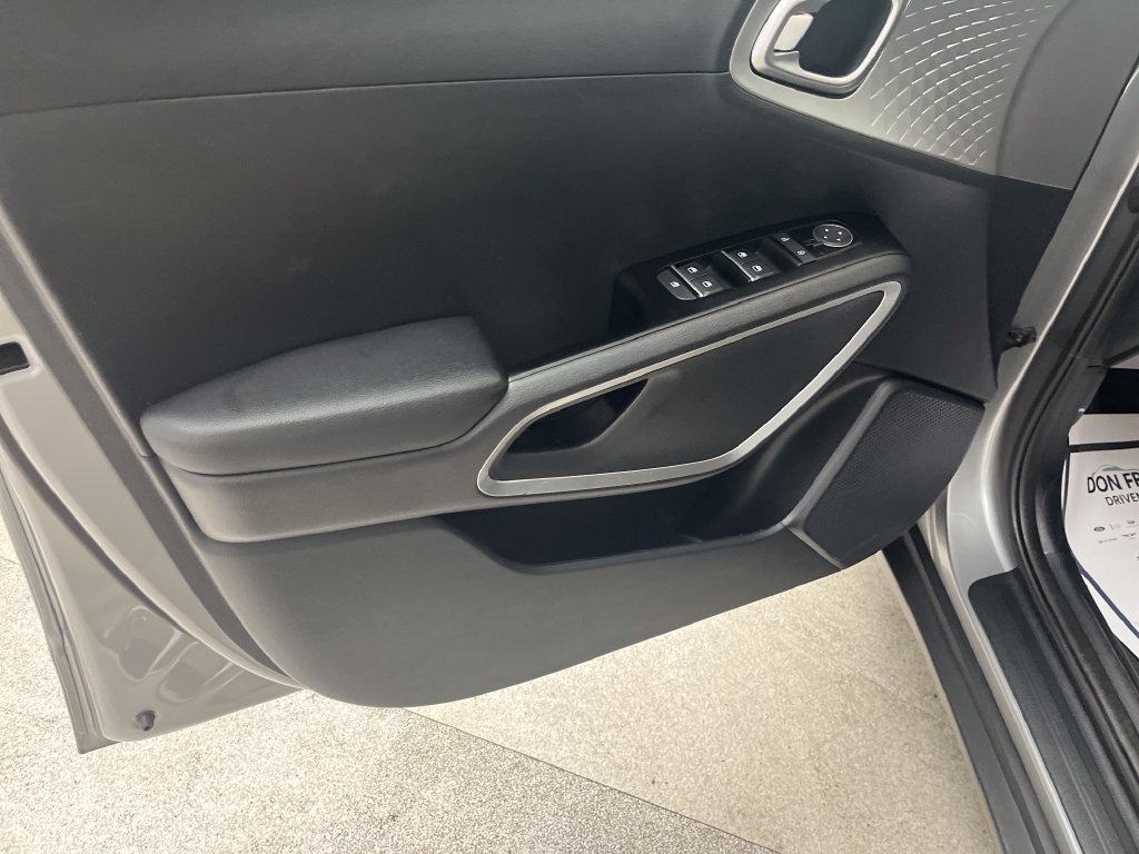 Certified 2025 Kia Soul LX FWD image 11