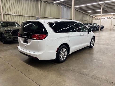 New 2026 Chrysler Voyager LX image 7