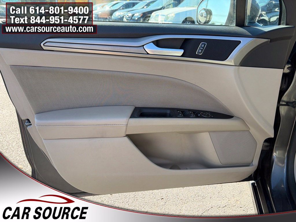 Used 2018 Ford Fusion SE FWD image 16