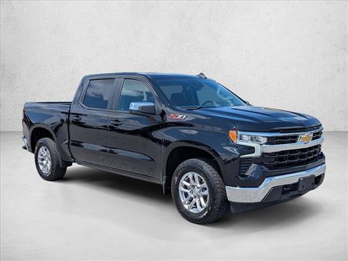 Used 2023 Chevrolet Silverado 1500 LT w/ Z71 Off-Road Package AWD/4WD image 3