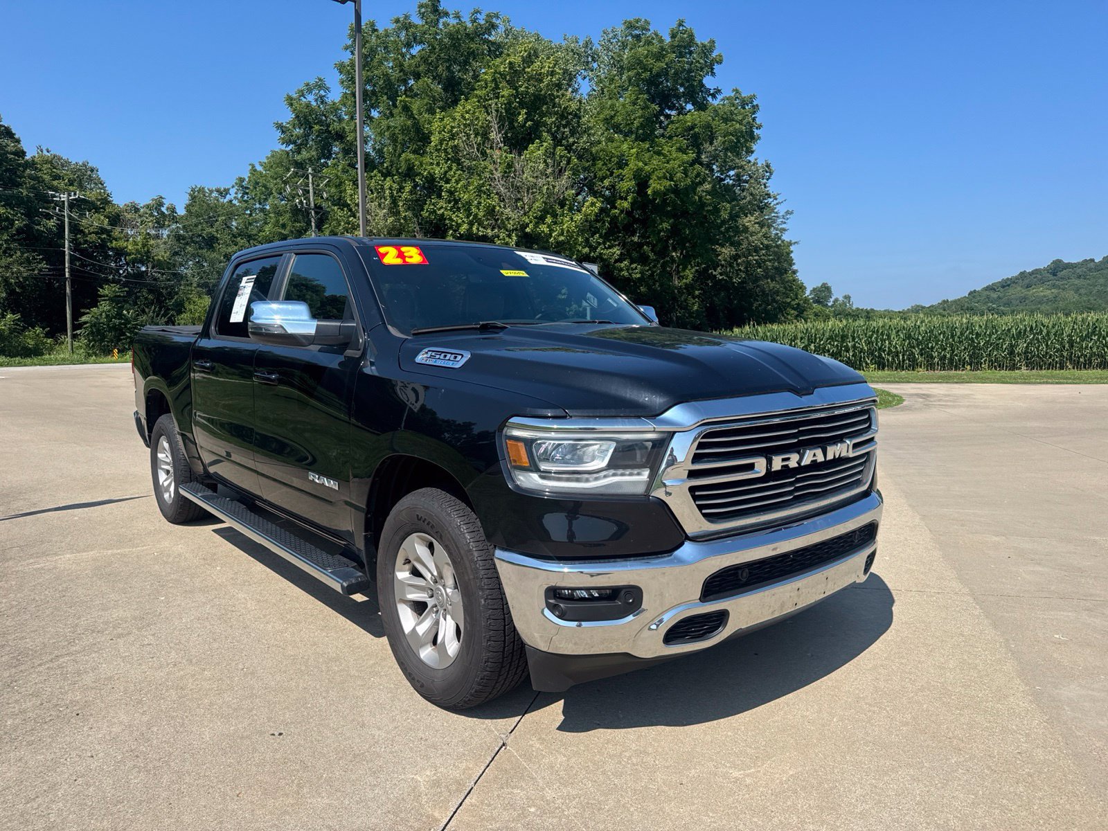 Used 2023 RAM 1500 Laramie AWD/4WD image 3