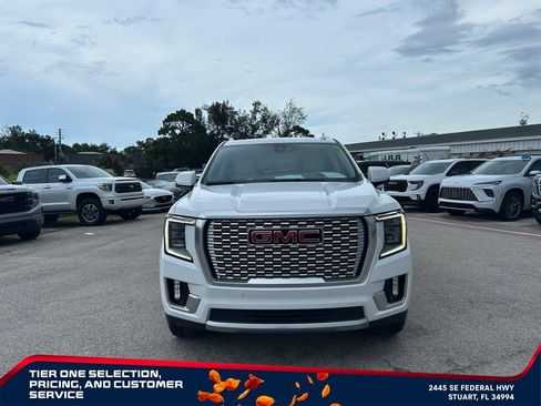 Used 2021 GMC Yukon XL Denali w/ Denali Premium Package RWD image 3