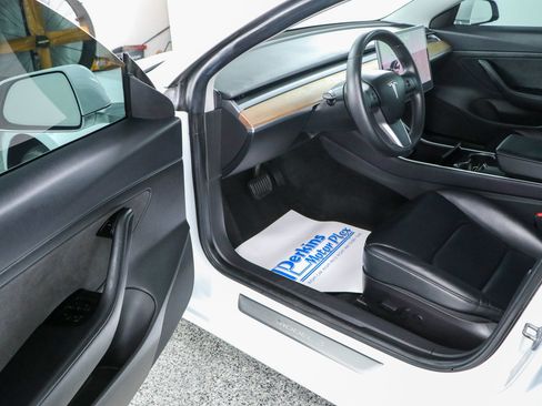 Used 2020 Tesla Model 3 Standard Range Plus RWD image 3