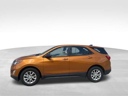 Used 2018 Chevrolet Equinox LS image 3