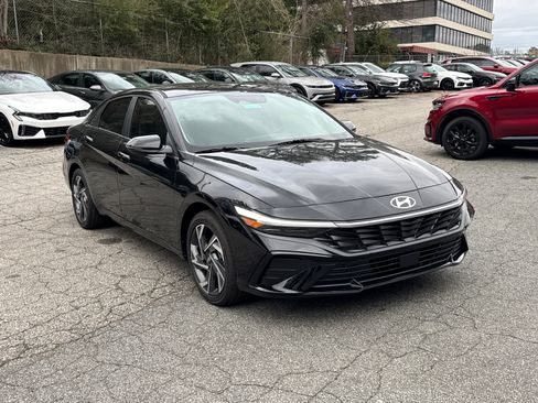 New 2026 Hyundai Elantra Limited image 3