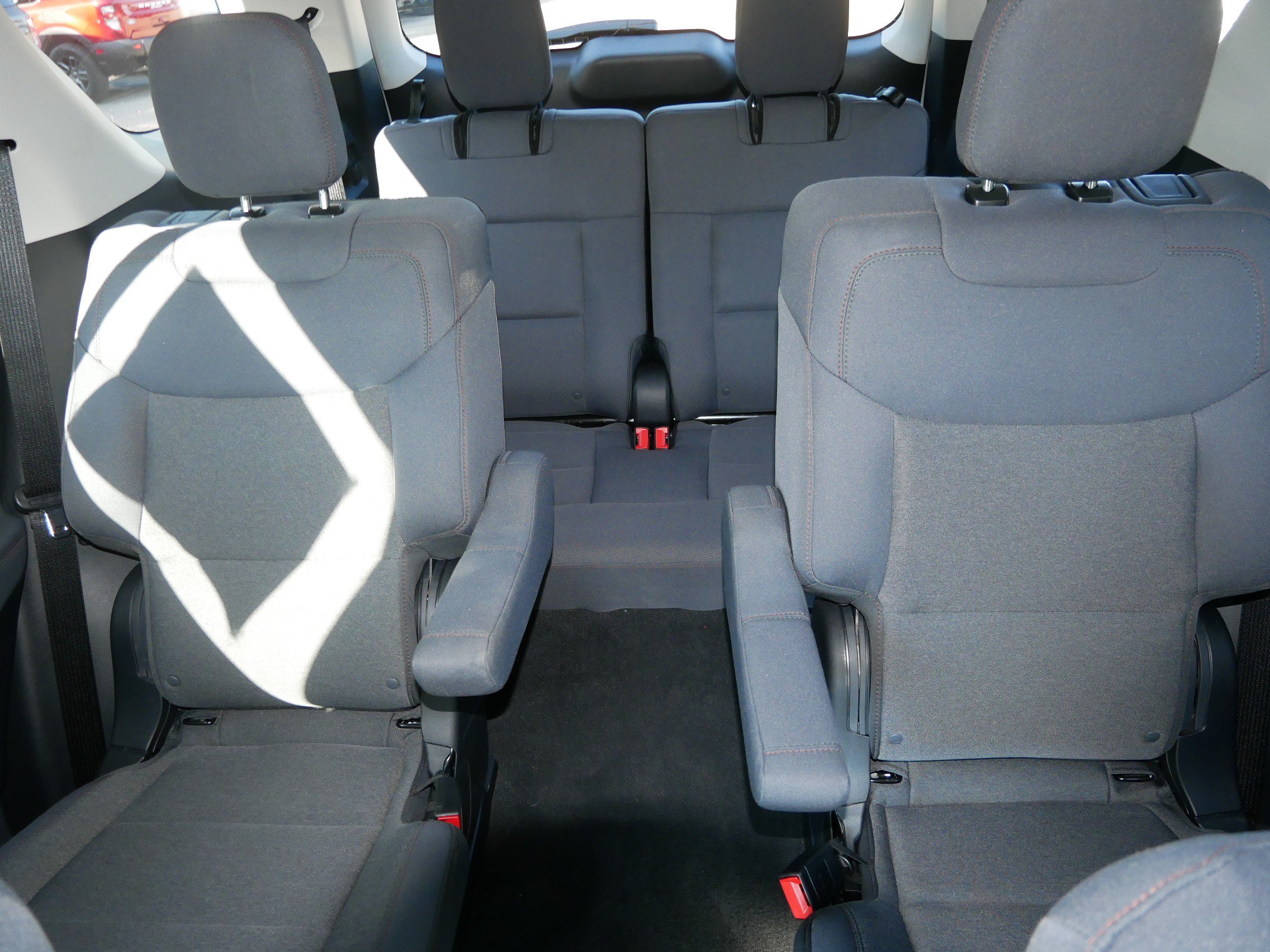 Used 2026 Ford Explorer Active AWD/4WD image 13