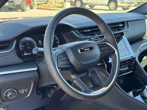 Used 2025 Jeep Grand Cherokee Altitude AWD/4WD image 35