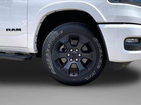 Used 2025 RAM 1500 Big Horn AWD/4WD image 9
