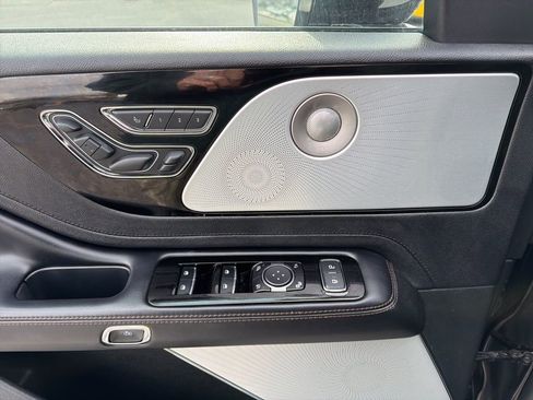 Certified 2023 Lincoln Aviator Reserve w/ Equipment Group 201A image 29