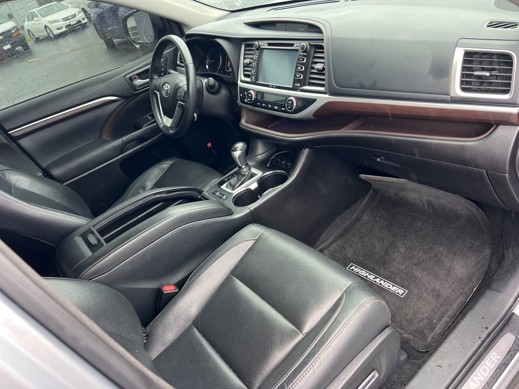 Used 2015 Toyota Highlander Limited Platinum AWD/4WD image 22