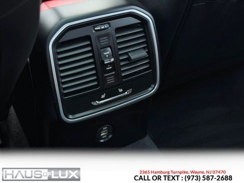 Used 2019 Porsche Macan AWD/4WD image 21