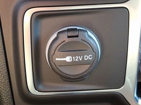 Used 2025 Jeep Gladiator Sport image 25