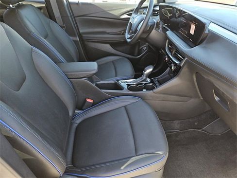 Used 2025 Buick Encore GX Sport Touring image 29
