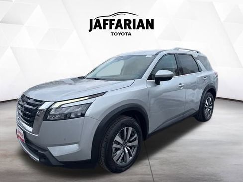 Used 2025 Nissan Pathfinder SL image 10