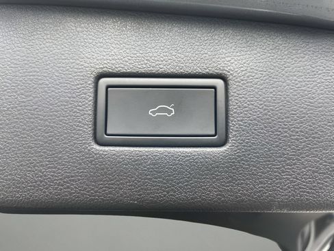 Used 2024 Volkswagen Tiguan SE R-Line FWD image 17