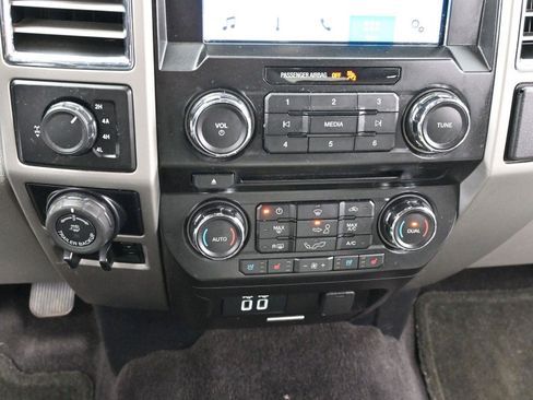 Used 2016 Ford F150 Lariat w/ Trailer Tow Package image 22