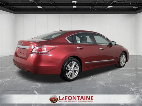 Used 2015 Nissan Altima 2.5 SV w/ Convenience Package image 5