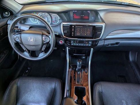 Used 2016 Honda Accord Touring image 18