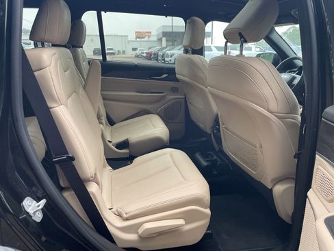 Used 2024 Jeep Grand Cherokee L Limited w/ Luxury Tech Group II AWD/4WD image 29