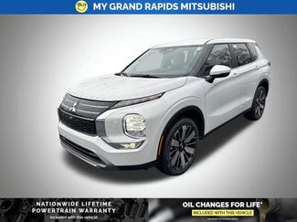 New 2026 Mitsubishi Outlander SE video 3