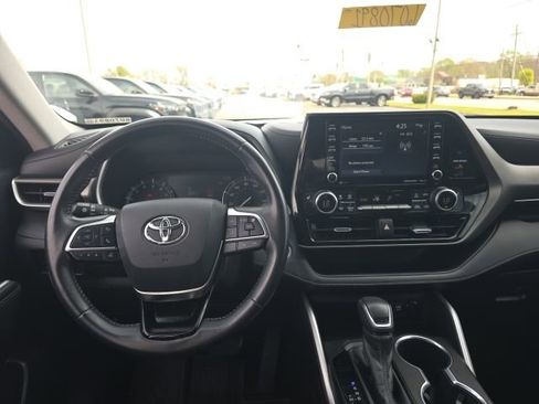 Certified 2020 Toyota Highlander XLE image 13