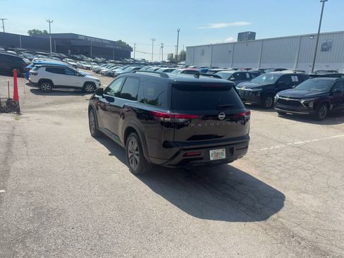 Used 2026 Nissan Pathfinder SV FWD image 9