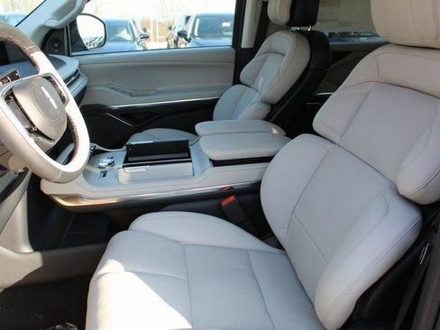 New 2026 Lincoln Navigator Reserve w/ Jet Appearance Package AWD/4WD image 12