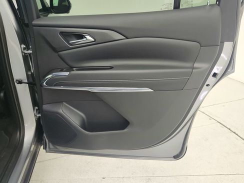 Certified 2025 Chevrolet Traverse LT w/ Driver Confidence Package image 35