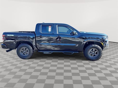 Used 2024 Nissan Frontier SV image 4