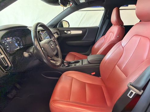Used 2019 Volvo XC40 T5 Momentum AWD/4WD image 17