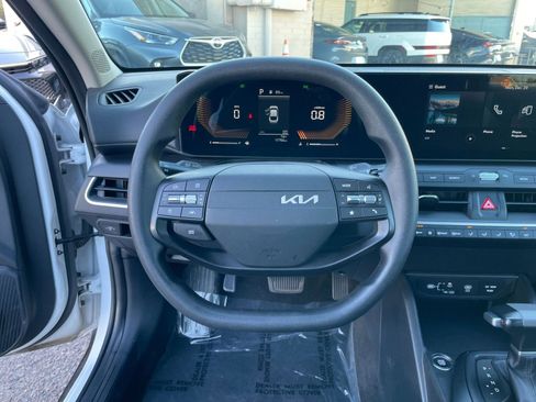 Used 2025 Kia K4 LXS image 27