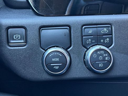 Used 2024 GMC Sierra 1500 SLT image 3