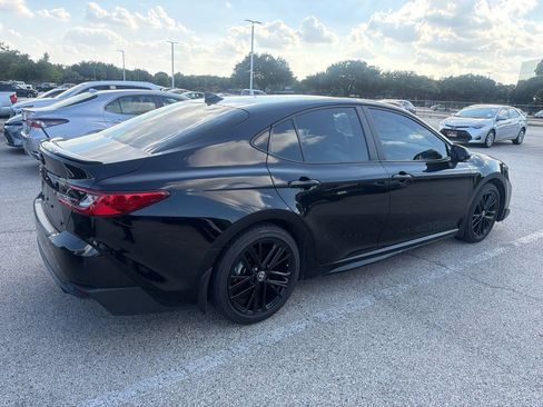 Used 2025 Toyota Camry SE w/ Convenience Package FWD image 11