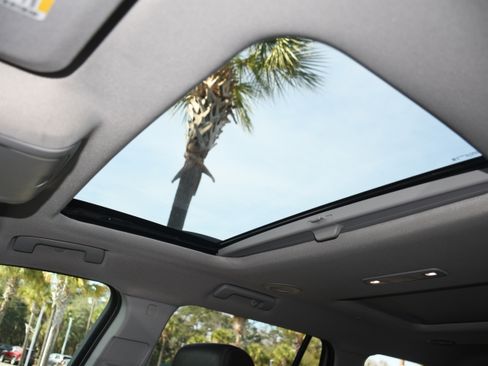 Used 2022 GMC Acadia AT4 w/ Technology Package image 7