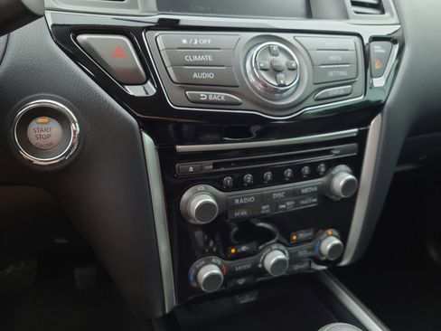 Used 2020 Nissan Pathfinder S FWD image 21
