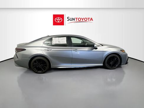 Used 2022 Toyota Camry SE FWD image 2