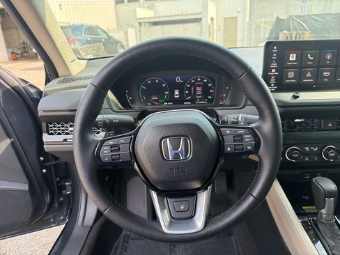 Used 2025 Honda Accord Touring image 15