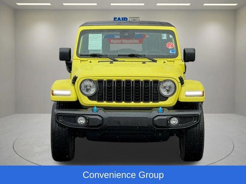 Used 2024 Jeep Wrangler Unlimited w/ Convenience Group AWD/4WD image 5