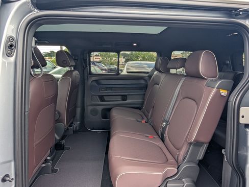 Used 2025 Volkswagen ID. Buzz Pro S Plus w/ Cupholders Package RWD image 15