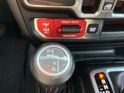 Used 2018 Jeep Wrangler Unlimited Rubicon AWD/4WD image 36