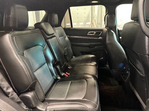 Used 2016 Ford Explorer Limited w/ Equipment Group 301A AWD/4WD image 34