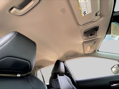 Used 2025 Toyota Corolla Cross XLE FWD image 14