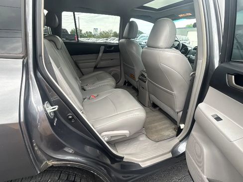 Used 2010 Toyota Highlander SE image 27