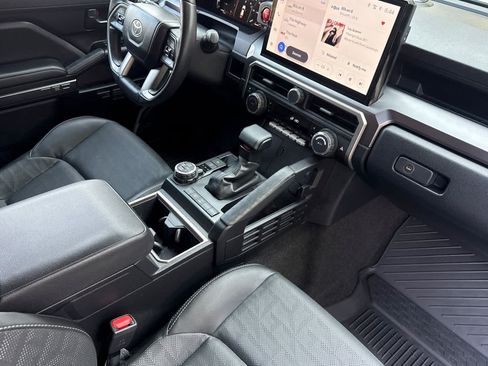 Used 2025 Toyota 4Runner TRD Off-Road Premium AWD/4WD image 18