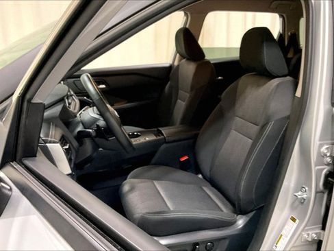 Used 2025 Nissan Rogue SV FWD image 24