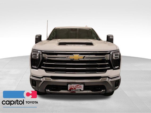 Used 2024 Chevrolet Silverado 3500 LTZ AWD/4WD image 7