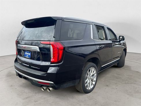 Used 2022 GMC Yukon Denali w/ Denali Premium Package image 3